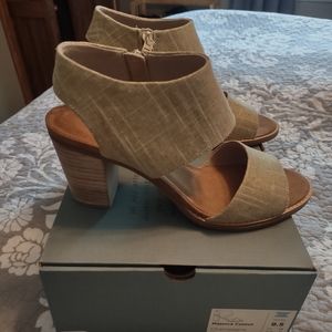 NWT women's sandals